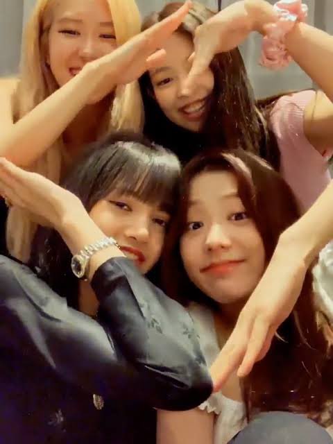 aanglerrr's tweet photo. Took ‘em bitches 10 years to figure out how to make hearts property 💀 cuz we all know  💀 https://t.co/fEgHemfPi6