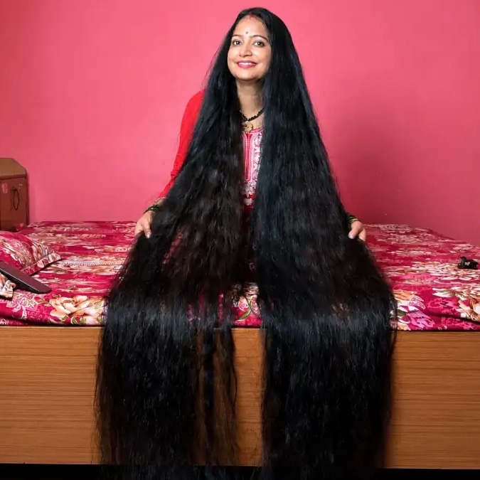 interesting_aIl's tweet photo. An Indian woman breaks the world record for longest hair, measuring at 8 feet and 10 inches

Renu Dhariyal has not cut her hair since 2015 https://t.co/Wry3tgXRgk