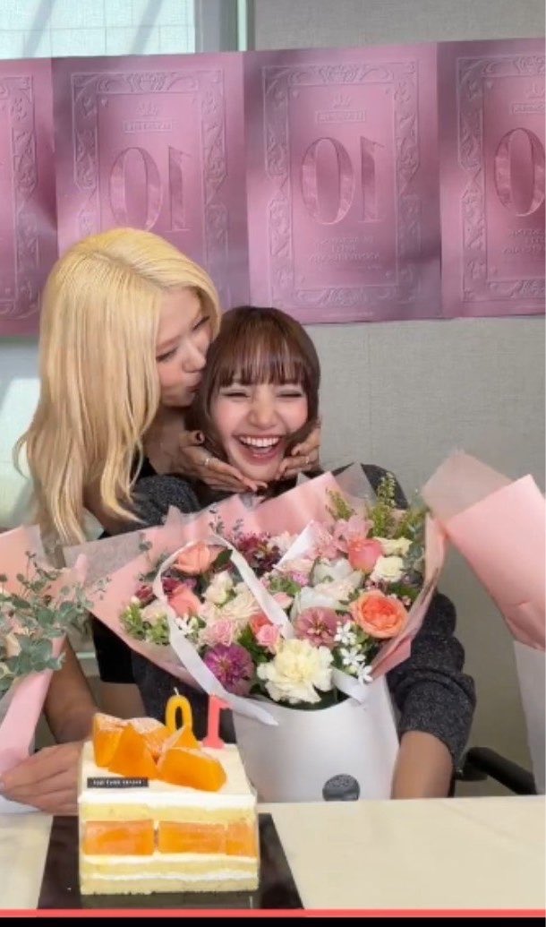 Chaelisasmom's tweet photo. My babies my everything😭😭😭🤍🤍🤍 https://t.co/kVBGX0Rw80