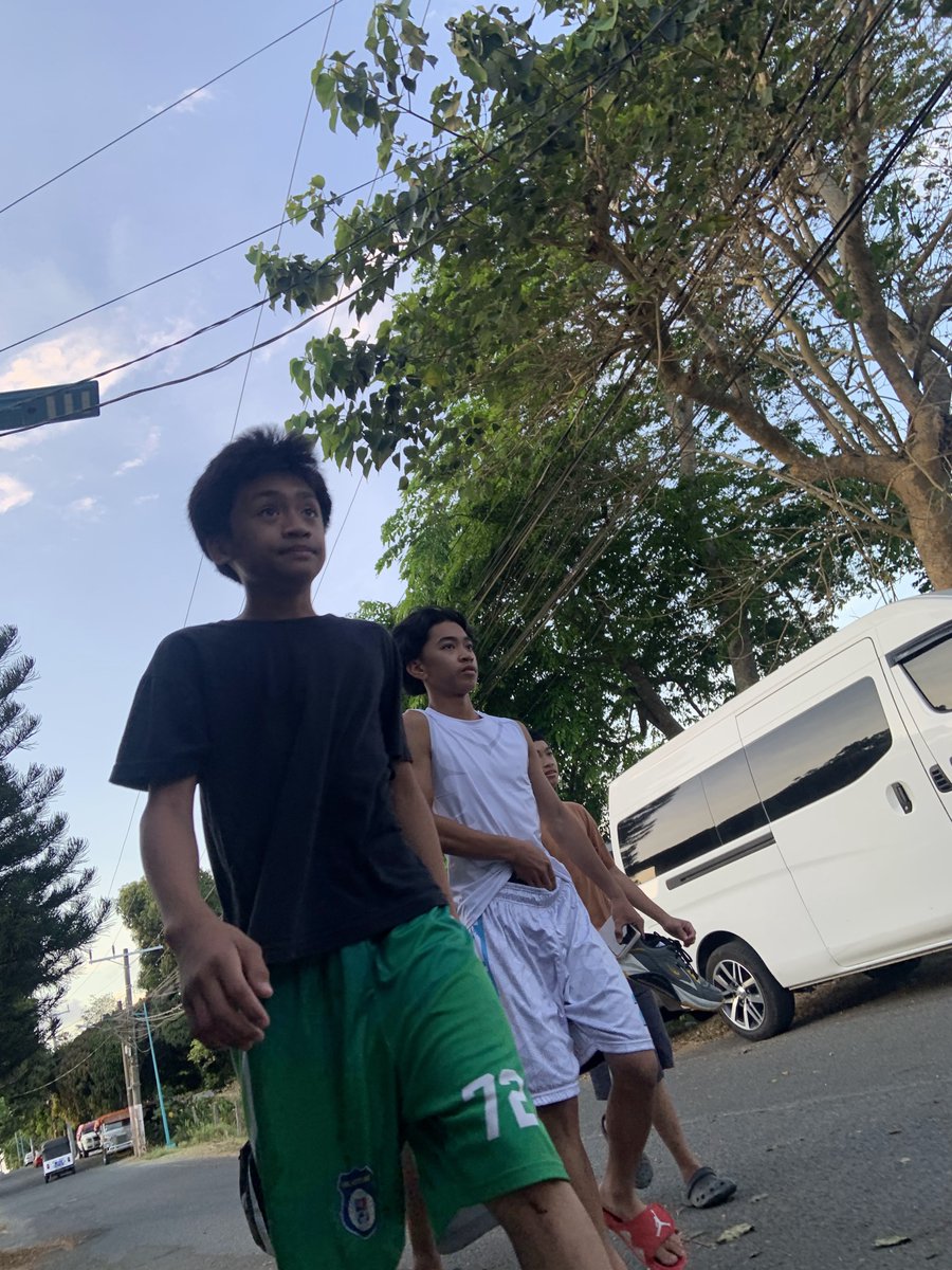 stolenshots25's tweet photo. Anong dinadakot Nung Isang bagets sa loob Ng short Niya?😂
#stollenshots #boys #youngboys #jakol https://t.co/90NnJ6aBYR