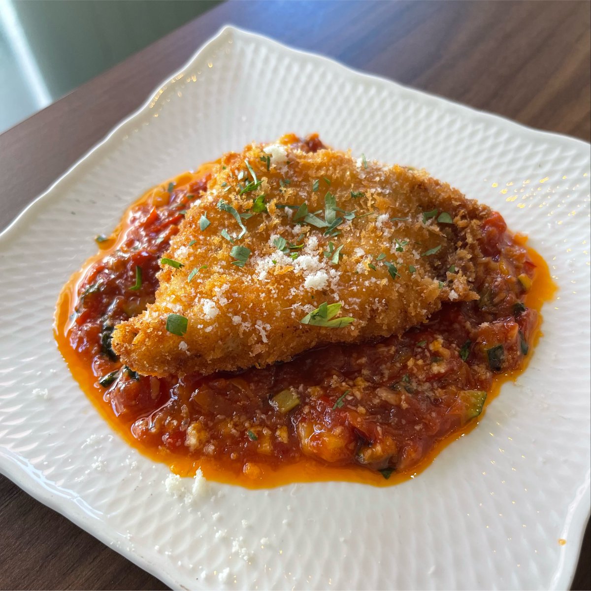 FOSSETTA6's tweet photo. 今週末はホタテとメカジキ！
ホタテはガーリックバターで
メカジキはフライにして野菜たっぷりトマトソースで
夏バテ気味でも元気になりますよ☀️

#中延  #西大井 #馬込 https://t.co/FYDpHDW00v
