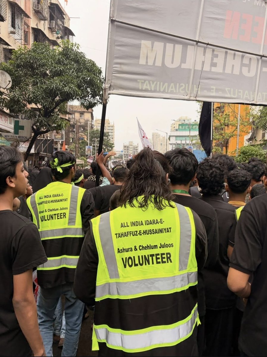 muhib72network's tweet photo. Alhamdulillah this #Arbaeen went peaceful.
Thank you to all the #MumbaiPolice, #Volunteer's, Muslims and Non Muslims brothers for their support and cooperation.
Maula aap sab ko salamat rakhain!
#ArbaeenWalk #Shia #Muhib72 #Arbaeen2026 #40thDay #Mumbai https://t.co/SBYakj0Egz
