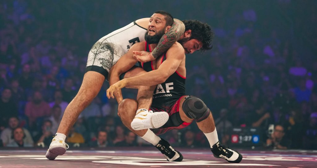 WeeklyMMA_X's tweet photo. 🚨 Dillon Danis claims he choked Khamzat Chimaev unconscious before RAF brawl

Danis says his high-wrist guillotine put Chimaev “completely unconscious” before their teams got involved in the chaotic altercation.

🗣️ “Yes he was out cold.” https://t.co/joWDT6q197