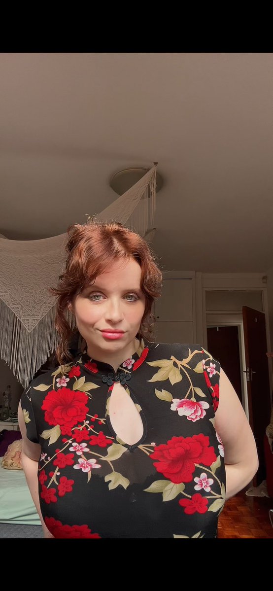 softlylightly_'s tweet photo. Oh, here comes trouble. Elon has given me back my full ability to flex my power. 

—have the voice note feature in my DMs again. 

Accent unlocked. All the freaks that end up in my dm requests are not ready for this. https://t.co/uwlQjFKB2k