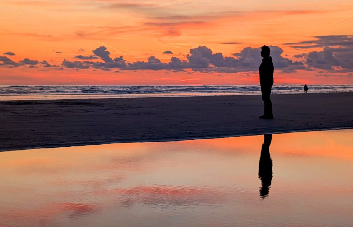 HettieZurMuhlen's tweet photo. Gisteravond stond ik nรก zonsondergang nog even te genieten โฃ๏ธ
#Ameland #nacht #zonsondergang #spiegeling #mooieluchten https://t.co/ijA7AP9fSs