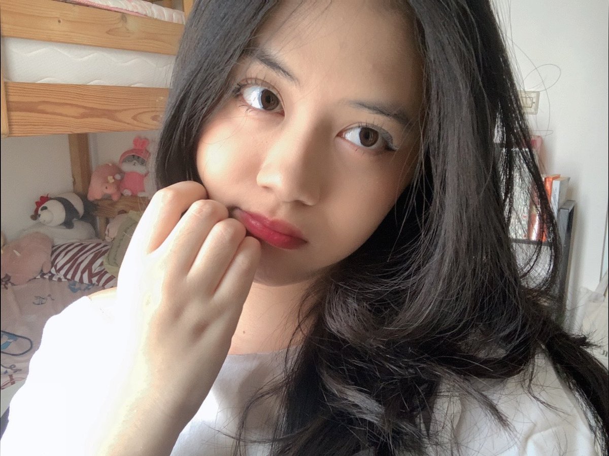 lalaaylsa's tweet photo. happy weekend💕 https://t.co/F1o8rnkb9I