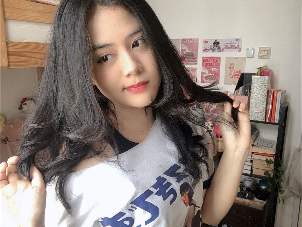 lalaaylsa's tweet photo. happy weekend💕 https://t.co/F1o8rnkb9I