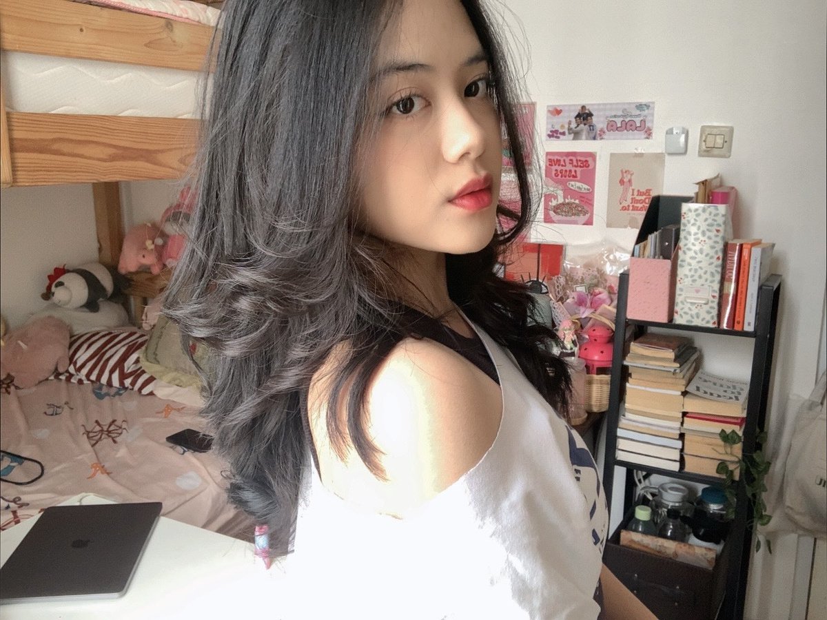 lalaaylsa's tweet photo. happy weekend💕 https://t.co/F1o8rnkb9I
