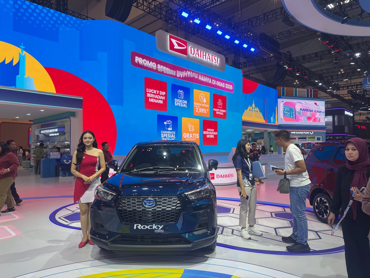 azzamarfaneable's tweet photo. Dulu mikir mobil hybrid pasti mahal dan perawatannya ribet. Ternyata Daihatsu Rocky Hybrid menterbalikkan stigmanya. Harga lbh terjangkau, garansi baterai sampai 8 tahun, plus bengkel resmi @daihatsuind ada di mana-mana.

#DaihatsuRockyHybrid #SemuaJadiMudah #DaihatsuSahabatku https://t.co/tel05n45VX