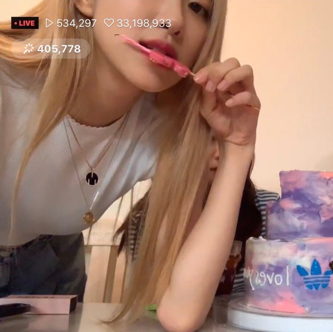 everpinkarea's tweet photo. 2019                                                  2026 https://t.co/IflBpqSEJ5