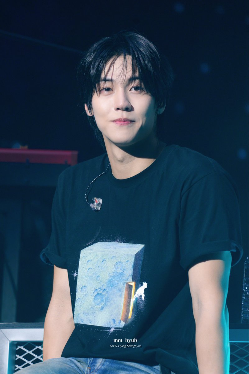 mm_hyub's tweet photo. 260801 N.Flying &amp;Con5: into REM in Seoul Day2

오늘 공연 화이팅하세요! 🖤

#이승협 #李承協 #LeeSeungHyub 
#NFlying #엔플라잉 https://t.co/sETPH2JZCx
