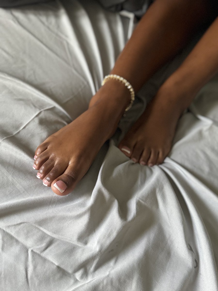 ifxckgood's tweet photo. selling feet pics 😍 #feetfetısh #feetfinder https://t.co/zVcE9GI0mH
