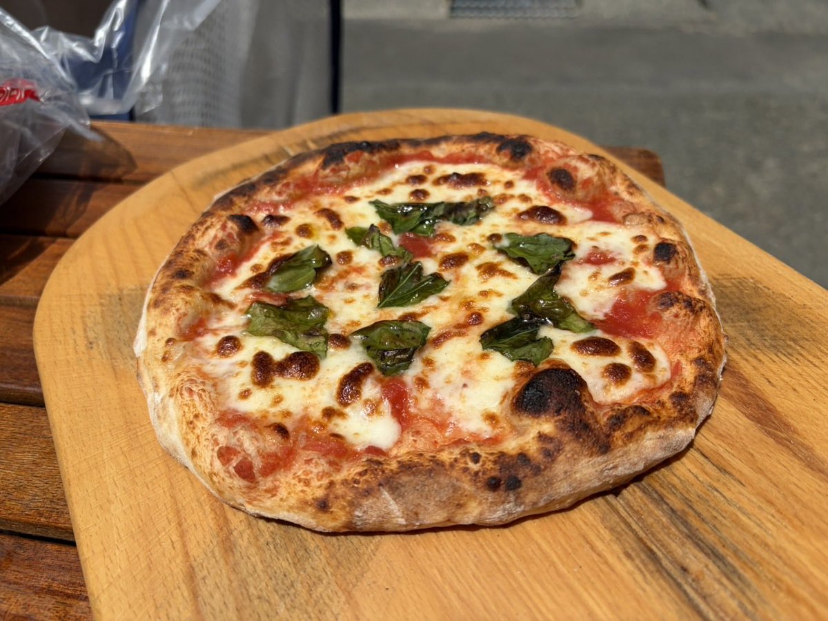 pizza_fornino's tweet photo. 焼きたてPIZZAフォルニーノ
in海の家ぼろんじ🌊
本日から営業スタート🍕
今日分のピッツァは完売しましたが
16時までカキ氷や子浦コーラなどなどやってます🔥
明日は下賀茂熱帯植物園のビアガーデンに出店のため
ぼろんじはおやすみです〜
8/11(火)からまた海の家ぼろんじで営業します🍕 https://t.co/Err1ehjDPW