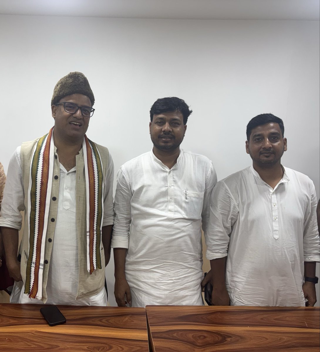 gulrez_imdf's tweet photo. 24 अक़बर रोड नई दिल्ली में प्रदेश अध्यक्ष ईबीसी कांग्रेस श्री @shashibpandit जी के साथ @INCBihar के सह प्रभारी राष्ट्रीय सचिव श्री @UPkaAlam जी और पूर्व राष्ट्रीय सचिव बड़े भाई श्री @AlamTauquirJNU जी से मुलाक़ात कर बिहार @EBC_Congress के मुद्दों पर चर्चा हुआ। https://t.co/r6mf31Uz1x