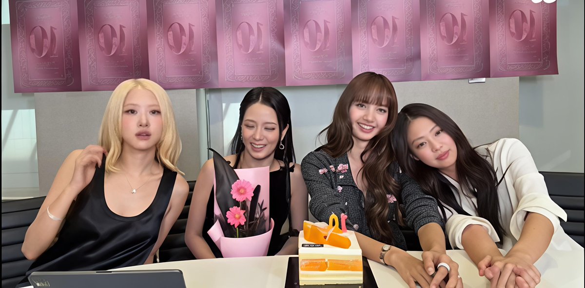 dollnaniz's tweet photo. La foto que me llevaría a la guerra. ☹️

#BLACKPINKFOURever #BLINK https://t.co/isNn3hKCFQ