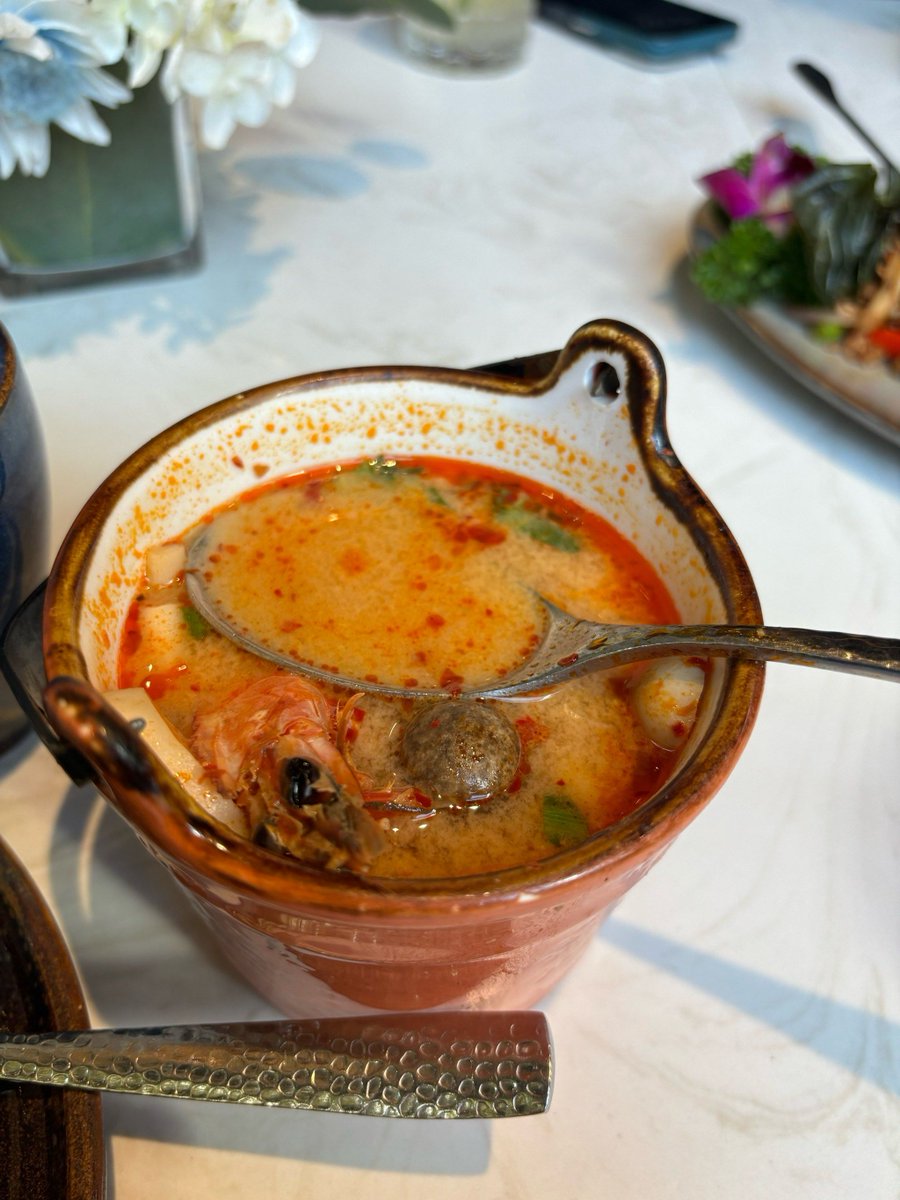 ellen_ordaneza's tweet photo. Craving warm, fragrant tom kha gai tonight This Thai coconut soup with lemongrass and lime hits different ， https://t.co/xfPMmJVYLI