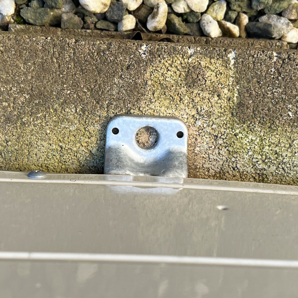 m_syrup's tweet photo. 😮
Looks like a face.
世の中の室外機の足元は、
全部「顔」なのか?
#顔に見える
#LooksLikeAFace
#Pareidolia
#EyeBleach https://t.co/uNBF7AQJ2v