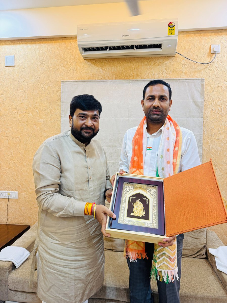ikaushikvekaria's tweet photo. કઠલાલ સર્કિટ હાઉસ ખાતે કપડવંજ વિધાનસભાના ધારાસભ્ય શ્રી રાજેશભાઈ ઝાલા સાથે સૌજન્ય મુલાકાત કરી. https://t.co/2wC5oEKZRF