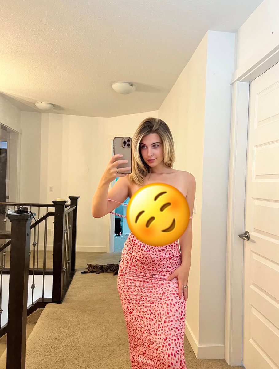 IsabellaJate's tweet photo. Guess what I'm hiding 😋😋🍆 https://t.co/dLoiQmv0F0