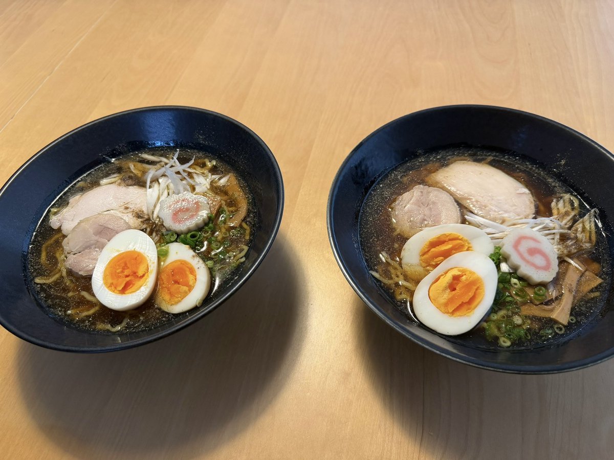 sachico1003's tweet photo. 土曜日のお昼に魚介香る王道醤油味の中華そばを食べました。
美味しかった〜！！

味玉と白髪ネギを添えました😋

#ダウプラーメン
#ダウちゃん
#ダウンタウンプラス
#再販
#予約済み https://t.co/NLIHkoxKL7