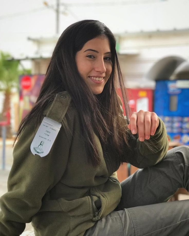 IDFMAGA's tweet photo. Uniform says soldier, smile says trouble.🇮🇱 https://t.co/PmXSEoLrM4