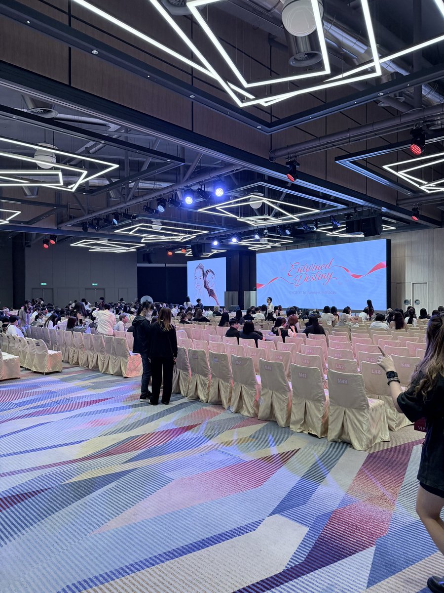 skylikeyou228's tweet photo. เข้ามาข้างในฉันตกใจมากจัดโต๊ะฟีลงานแต่งเวอร์ 555

#ENGLOT1stFanmeetinMacau 
#อิงล็อต #englot https://t.co/IHOgHhtove