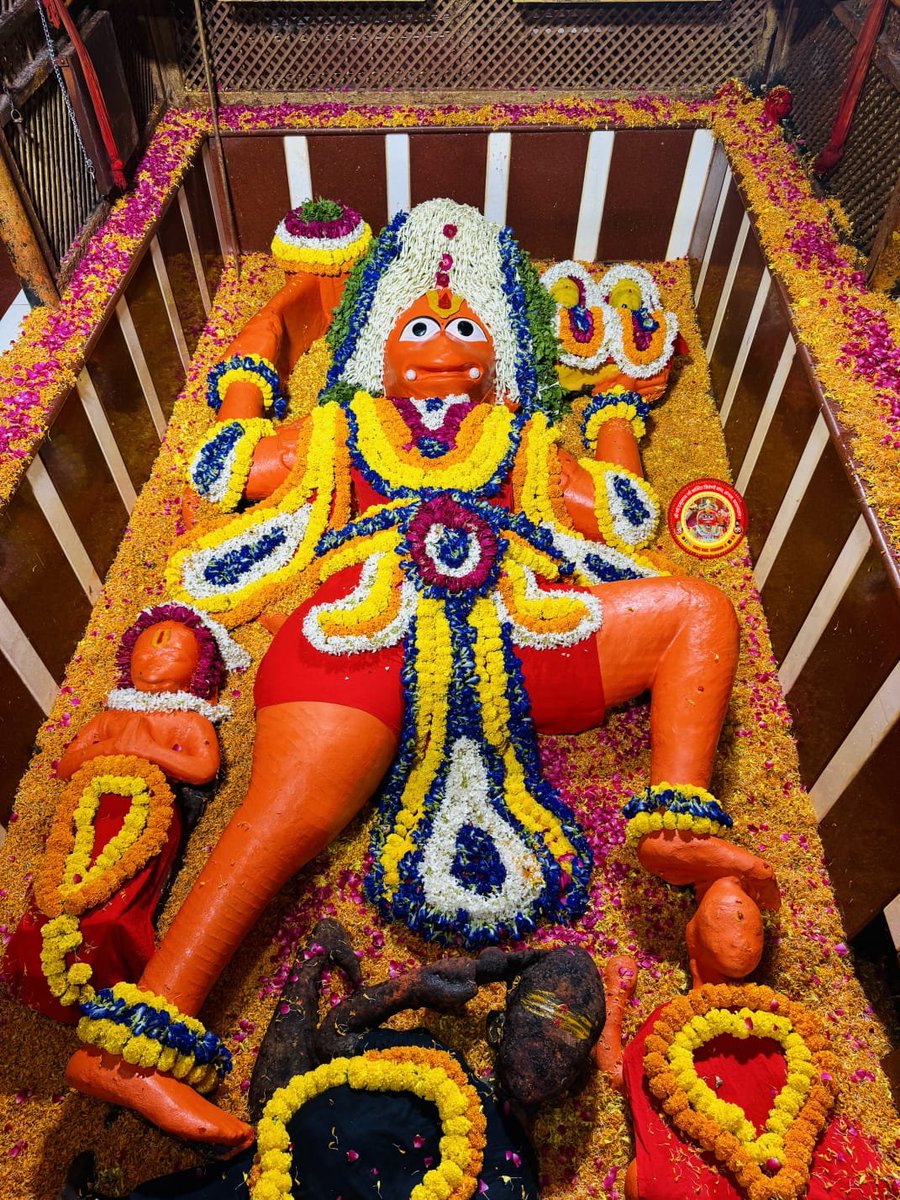 ShriBadeHanuman's tweet photo. 🚩 आज शनिवार, 8 अगस्त 2026 🚩

श्री बड़े हनुमान जी महाराज के पावन मंगला श्रृंगार एवं आरती दर्शन 🙏🚩

श्री बड़े हनुमान जी महाराज सभी भक्तों पर अपनी कृपा बनाए रखें।
जय श्री राम 🙏 जय बजरंगबली 🚩

#बड़ेहनुमानजी #हनुमानजी #मंगलाआरती #श्रृंगारदर्शन #हनुमानदर्शन #जयश्रीराम #जयबजरंगबली #शनिवार