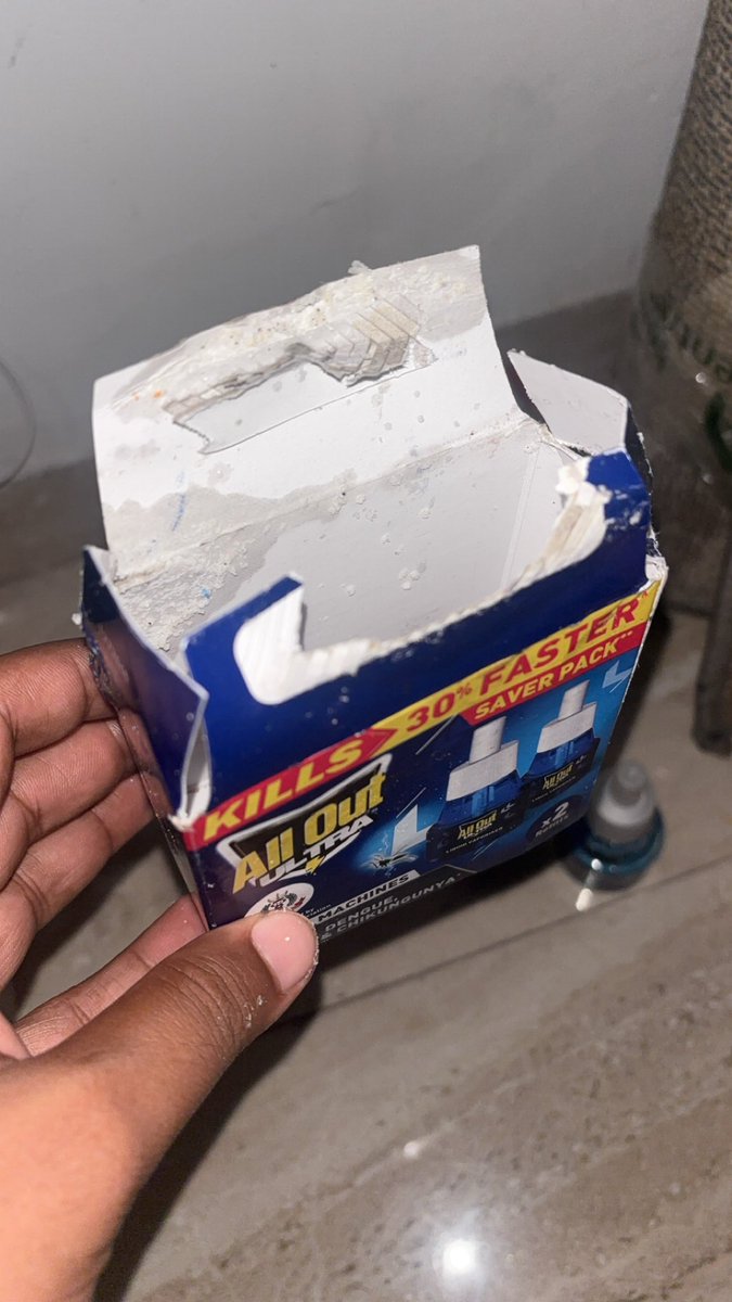 Nitinkansal16's tweet photo. How can this happen?

My order delivered on 5 Aug 2026 contained an expired Verka Lassi and a damaged/open All Out pack.

Delivering an expired dairy product is a serious food-safety issue, not just a normal delivery complaint.

Order No: JHQISA28P33117
@ZeptoNow @zeptocares https://t.co/I24Ru1LCNi
