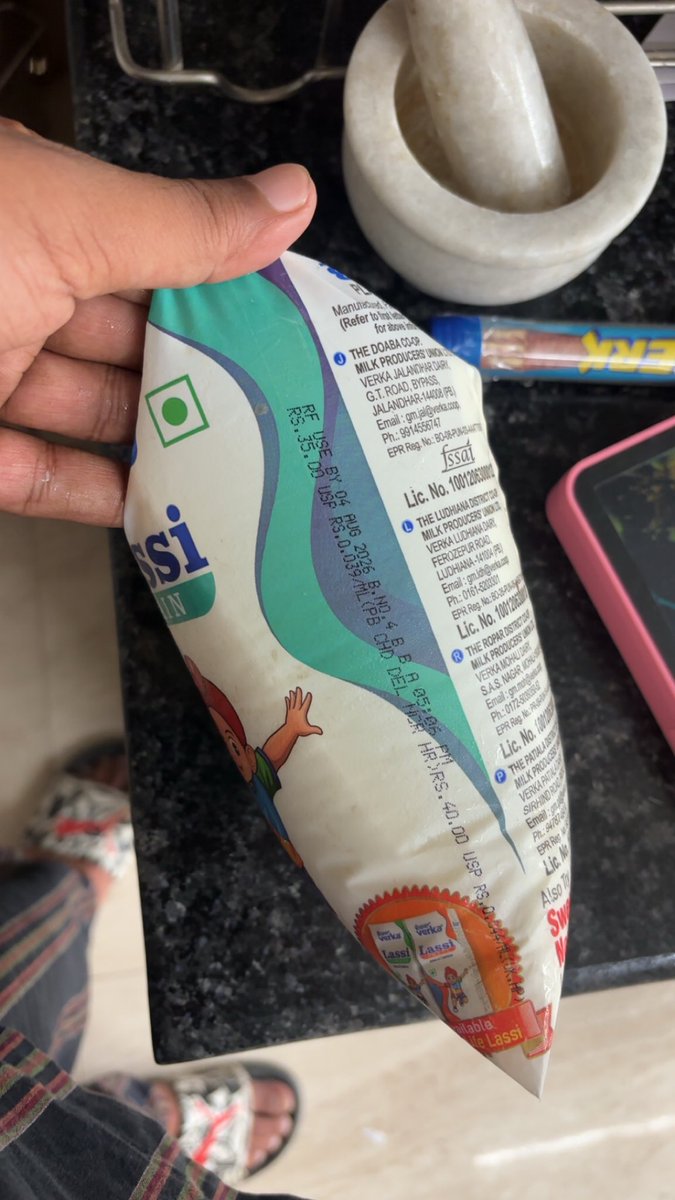 Nitinkansal16's tweet photo. How can this happen?

My order delivered on 5 Aug 2026 contained an expired Verka Lassi and a damaged/open All Out pack.

Delivering an expired dairy product is a serious food-safety issue, not just a normal delivery complaint.

Order No: JHQISA28P33117
@ZeptoNow @zeptocares https://t.co/I24Ru1LCNi