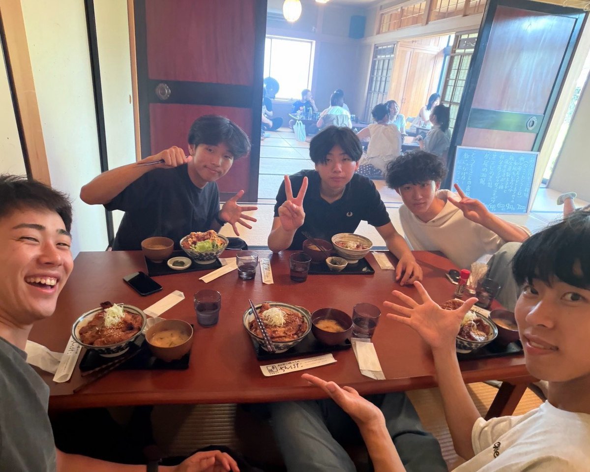nuec1976's tweet photo. 7/25に長瀞ファンラフに行ってきました！
快晴で気温も高く、最高のファンラフ日和でした！！
午後は長瀞の街を歩きながら、美味しいものをたくさん楽しみました✨

Instagramはこちら↓
https://t.co/mhwteBrW0s

#ラフティング#長瀞#NUEC#新潟大学#探検部 https://t.co/XUJZoi7Qx1
