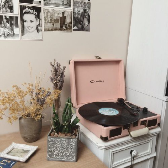 simpbuxfornat's tweet photo. i just received vinyl from @3Freeloader. i’m not done with you yet 💗 https://t.co/BGjCfReSPT