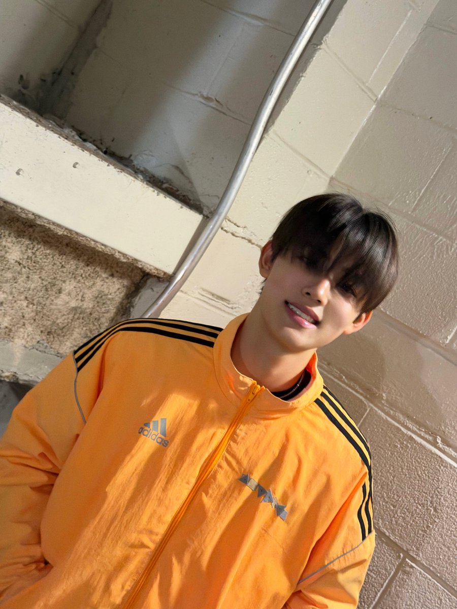 uhm9i's tweet photo. 머리좀만잘라주세용💞💞💞🫡 https://t.co/FIK9DawqzB