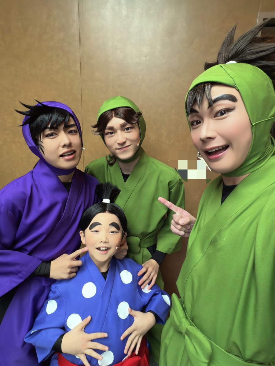 tomoya_isihara's tweet photo. #忍ゲキ 14日目21公演!!🟩🟩🟩
ご来場ありがとうございます！ ·͜·
前説から盛り上がってましたね！！

・今日は用具委員会の皆さんと！
YOG‼️ https://t.co/2FROtAFp49