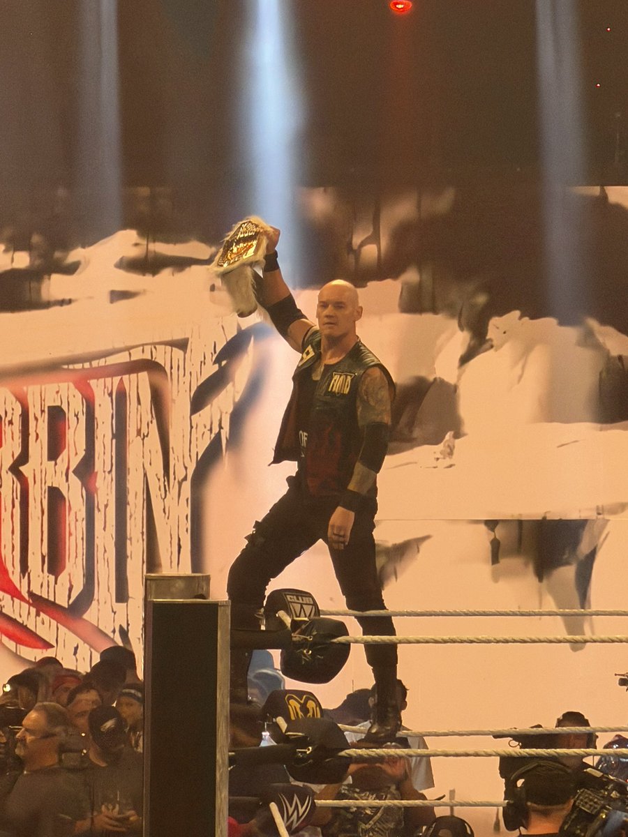 RocketQueenKim's tweet photo. I’m so happy I got to see @TomPestock defend his @WWE United States championship tonight on Smackdown live! #endofdays #deepsix https://t.co/YnyzAdlpSM