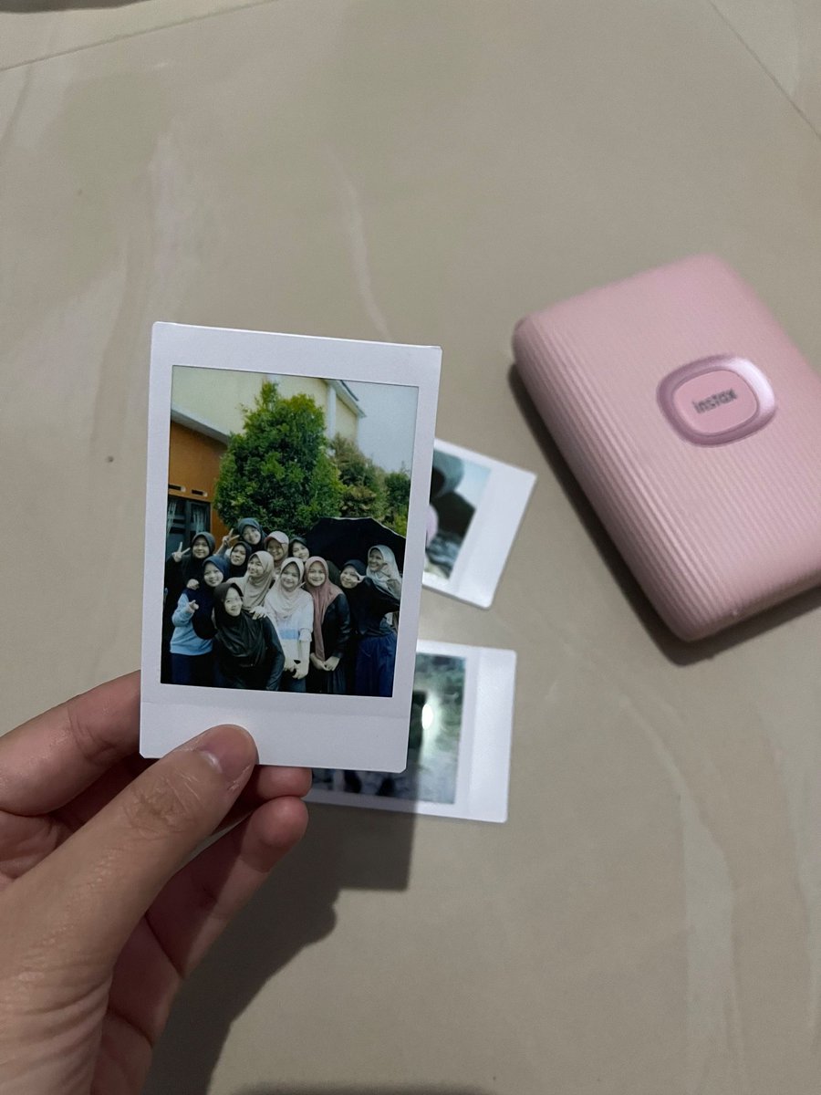 draftanakunpad5's tweet photo. Bagi yang mau foto polaroid atau cetak foto pola di depan rektoratt HARI INI PROMO 8.8 only 20K, 3/54K. 
wa 085117346927
let’s gooo guys🤩🤩
ada stiker set unpad only 10K jg loh🤩
dau! https://t.co/cf5jwN17Fl