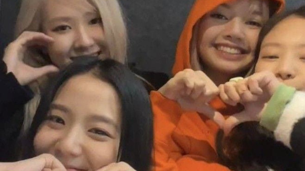 latampink's tweet photo. por siempre blackpink por siempre 😭 https://t.co/0Ev7DYm9H0