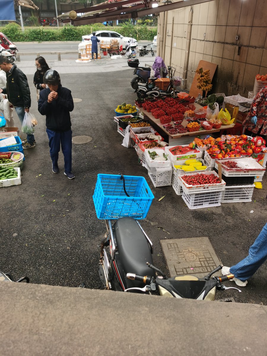 That1DSwag's tweet photo. Need fresh, affordable veggies Local market just dropped off crisp kale, juicy tomatoes and sweet corn—perfect for tonight’s healthy stir-fry! Stock up before they sell out. https://t.co/cEmUDyIc6i