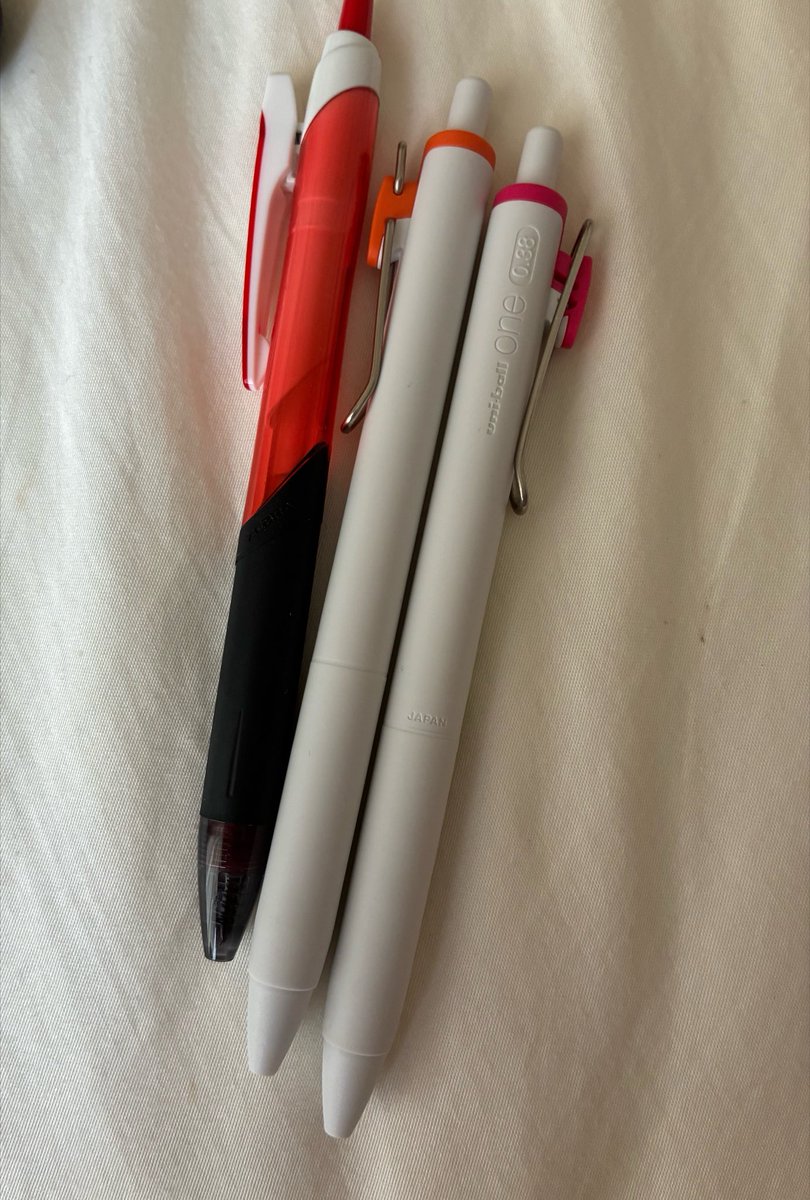 sumisumidan's tweet photo. 277-279.メルカリ×3
280-283.ペン×3
ペン2本は使い切ったんですけど3本目は使ってたらペン先ぶっ壊れました😭調べたら修理不可みたいなので捨てます
#捨て活 https://t.co/RZZRzu5h0N
