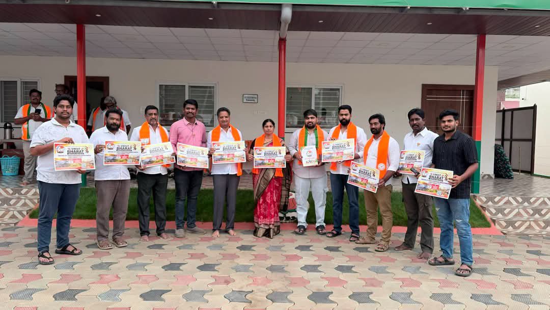 BJYM4Andhra's tweet photo. భారతీయ జనతా యువమోర్చా ఆధ్వర్యంలో ఆగస్టు 22 - 23వ తేదీన విజయవాడలో నిర్వహించనున్న "వికసిత్ భారత్ యంగ్ పొలిటికల్ లీడర్ డైలాగ్" కార్యక్రమం యొక్క పోస్టర్  ను ఆవిష్కరించిన   బిజెపి జిల్లా అధ్యక్షురాలు అయినంపూడి శ్రీదేవి గారు..
ఈ కార్యక్రమంలో పాల్గొన్న కడప జిల్లా యువ మోర్చా నాయకులు... https://t.co/CYRcghjQtw