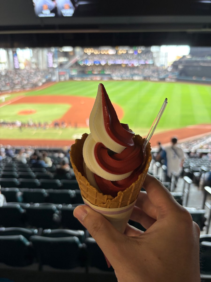 ishikari_P's tweet photo. 今日のエスコンフィールドめし。
ミスドのチーズドック！
チェックイン特典のシャウエッセン！
ステーキ丼！
楽天戦限定のクリムゾンレッドソフトクリーム！ https://t.co/rPVsMjcWqd