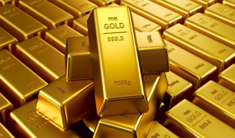 financalpulse's tweet photo. China’s Gold Purchases Hit Three Year High

China’s central bank increased its gold reserves by nearly 20 tons in July, bringing its monthly gold purchases to their highest level since October 2023. According to data from the State Administration of Foreign Exchange (SAFE), the country’s gold reserves rose by 640,000 troy ounces from the previous month to 76.08 million ounces at the end of July.

China’s gold purchases in July therefore reached approximately 19.91 tons, marking the highest monthly level since October 2023.

The People’s Bank of China added 480,000 troy ounces, or approximately 15 tons, of gold to its reserves in June. With the increase in July, China’s total official gold reserves rose to approximately 2,366 tons.

The central bank has now continued its gold purchases for 21 consecutive months.