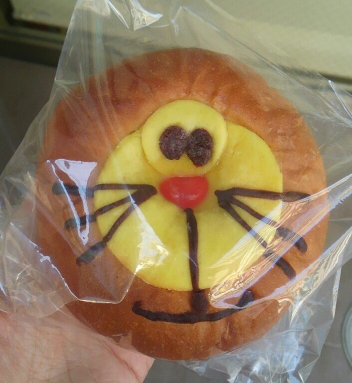 doubutsupan's tweet photo. 目が近いドラえもんパン https://t.co/fInCrPROPn