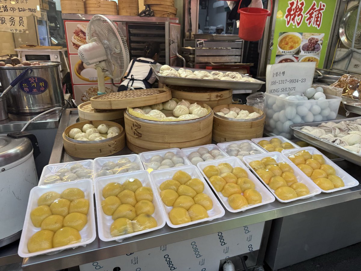 mingrihai_'s tweet photo. 大林中央市場あたりをぶらぶら。
暑い…！
延辺冷麺屋さん沢山あっ的になったけど、ちょっとまだお腹空いてない… https://t.co/LbVbhi4j8T