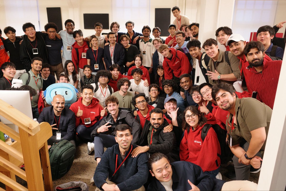 chanwoolimX's tweet photo. some people in this photo will become unicorn founders. please tag everyone in this pic so we all have it!!

@fdotinc thanks for making this amazing experience

@jiyoon_eostudio @jasonjin2103 took this sensational pic https://t.co/3W78FZauhy