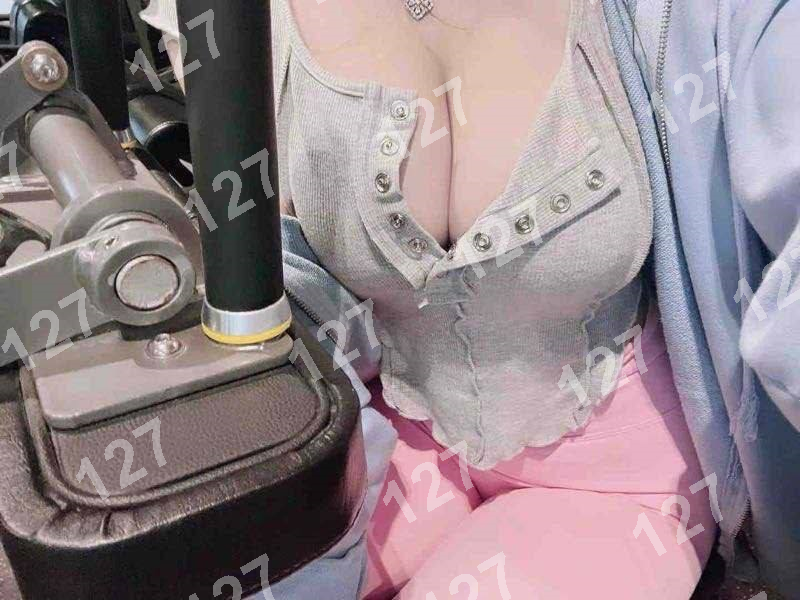 LB_Dave's tweet photo. 👉助理@hyum74
久久连妹子白嫖勿扰
看上了请截图妹子便客服快速安排
#亳州
“时间永远分岔，通向无数的未来”——博尔赫��《小径分岔的花园》
亳州市蒙城县界沟村中心广场 https://t.co/Q6BsppdCbQ
