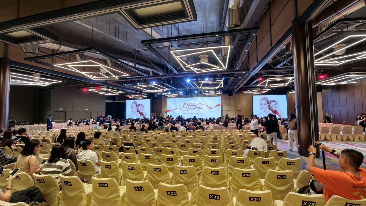 DinnyK33's tweet photo. พร้อมคับ

#1stFanmeetENGLOTinMacau https://t.co/wQ17LSLkbV