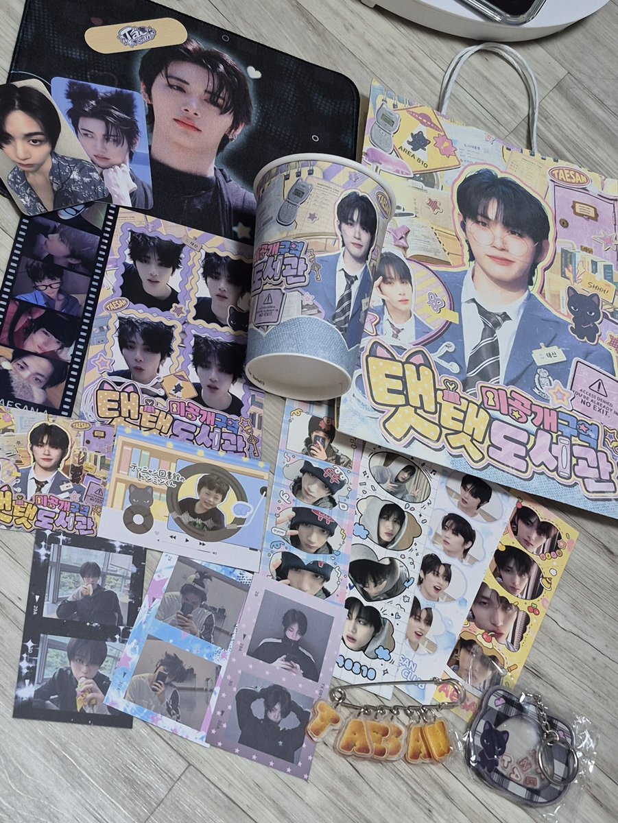 yxrin2_1's tweet photo. 부힛부힛사르르탯냥이🐈‍⬛💛💜
제 원픽. .🫶
카페 내부 너무 예뻤어요

#탯탯도서관_미공개구역 https://t.co/y9z5ZIdawF