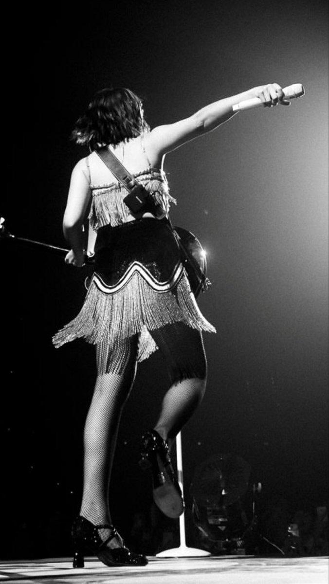 Lle2wo's tweet photo. Gorgeous at her brisbane show 🤤 https://t.co/Sb8KsWDH7N