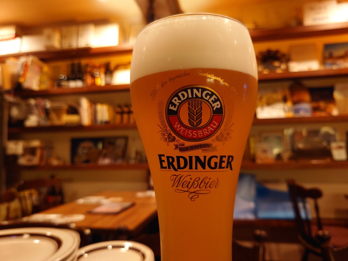 res_HAMBURG's tweet photo. Guten Tag! ドイツビアハウスハンブルクです。本日も14:00よりオープンしております。さわやかでフルーティーな飲み口のエルディンガー・ヴァイス樽生がみなさまのご来店をお待ちしております https://t.co/n7G5kmQHTY