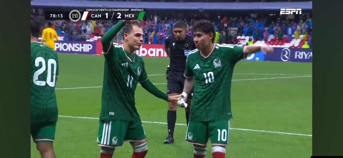 EmmanuelVi27348's tweet photo. @LopezElizondo11 Elizondo se dice gracias chivas por confiar en los mexicanos otros prefieren naturalizar españoles 

Viva México gracias club unión https://t.co/la0nnuhsxt